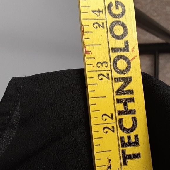 Who What Wear Collared Button-Up Sleeveless Front Pocket Black Blouse - Picture 4 of 8